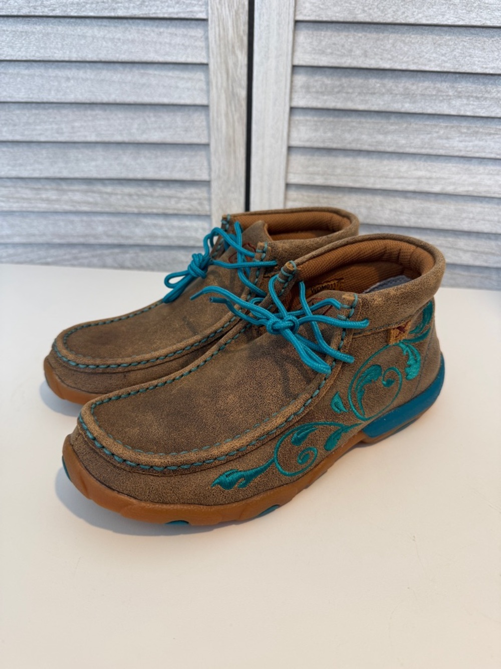 Twisted X Women’s Turquoise Stitch Chukka Driving Moc Size 5